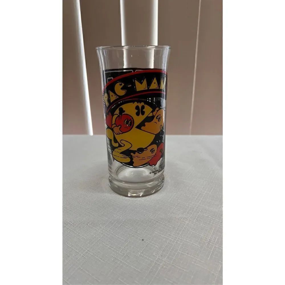 PAC MAN 1982 COLLECTABLE GLASS VIDEO GAME